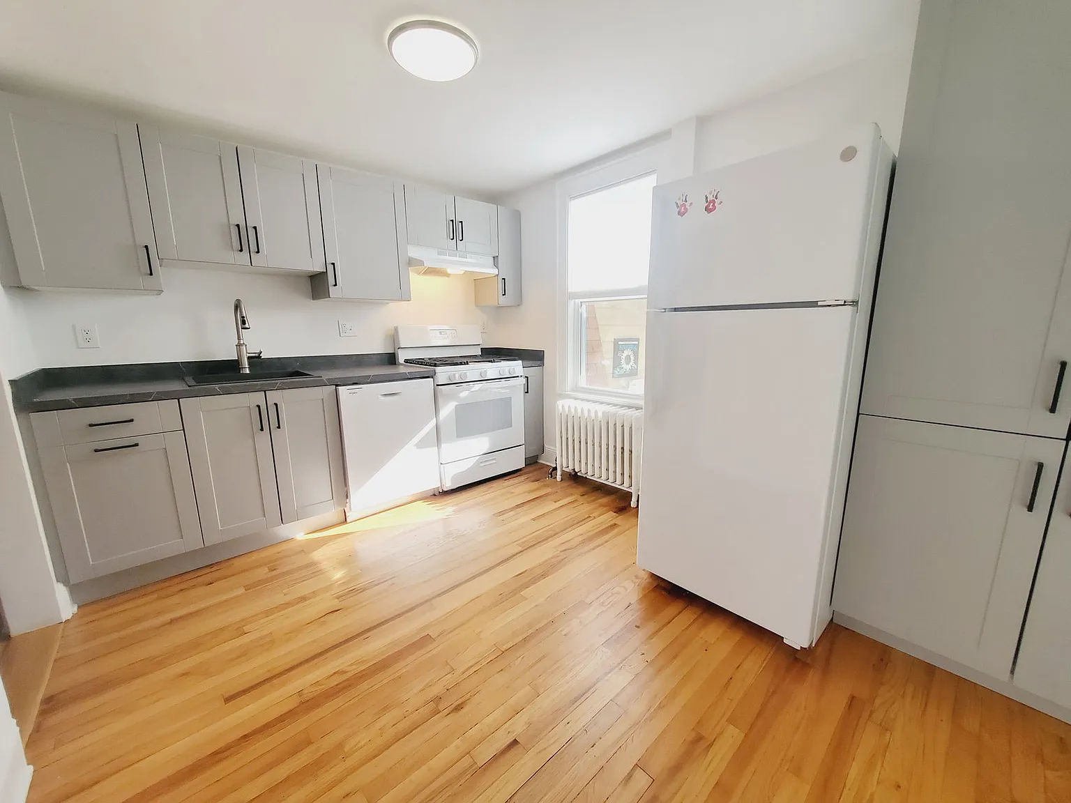 2 bed, 1.0 bath, 760 sqft, $2,500 — Photo 2