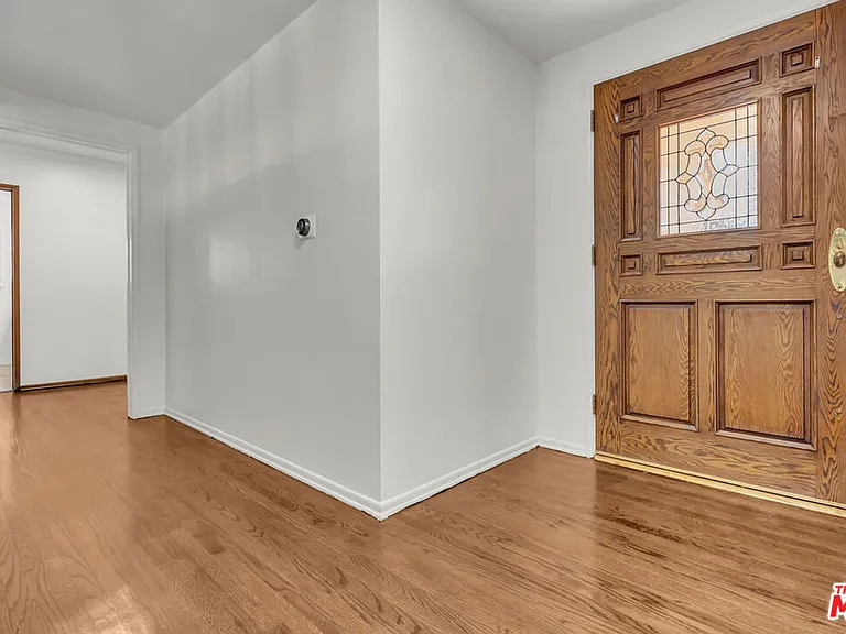9322 Lasaine Ave — Photo 23