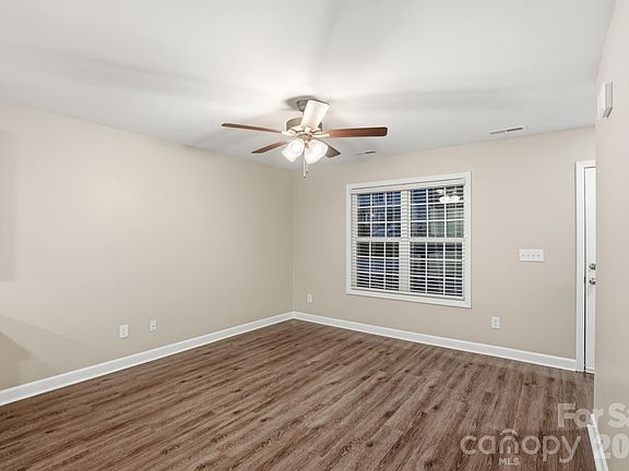3rd image of 719 Hillside St