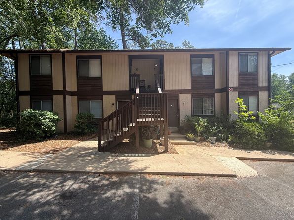744 Pointe Ct APT A