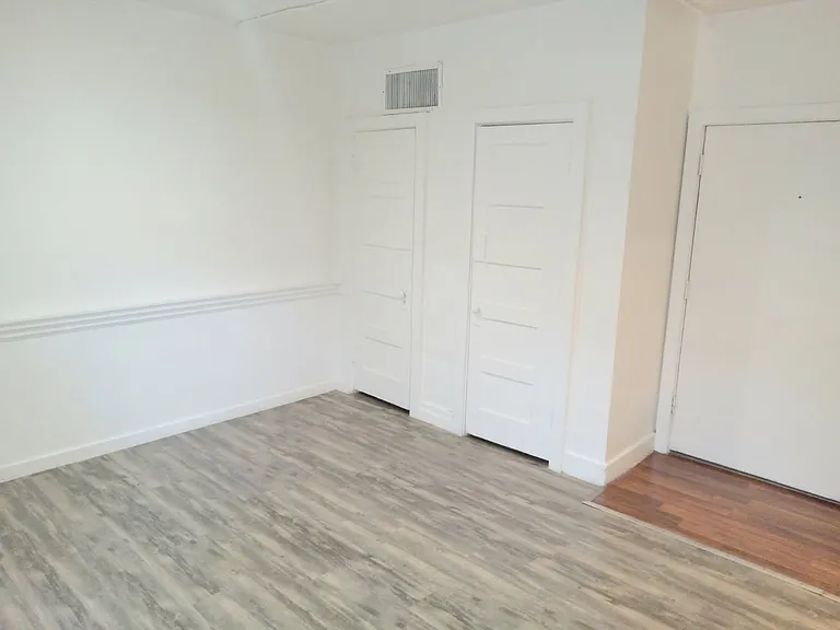 260 W Antelope Dr #6 — Photo 7