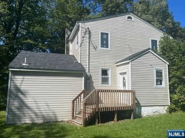 8 Fairview Drive, West Milford, NJ 07421