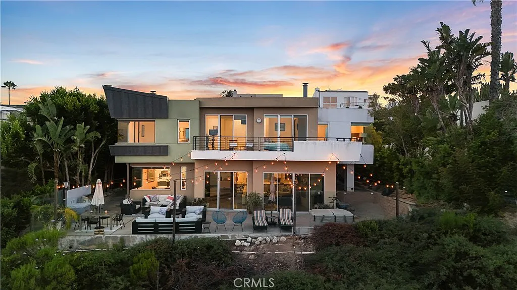 3 bed, 2.5 bath, 3111 sqft, $15,000 — Photo 1