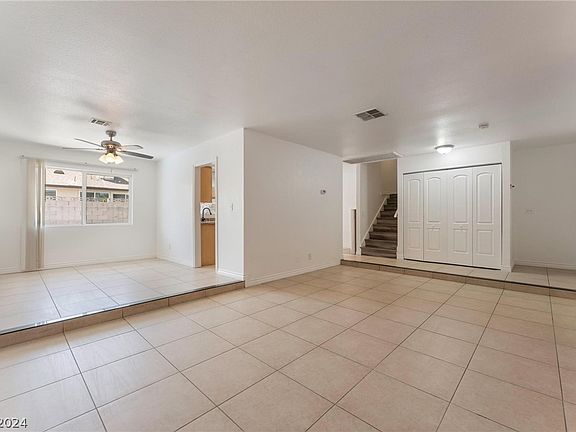 5th image of 5271 Carol Cir