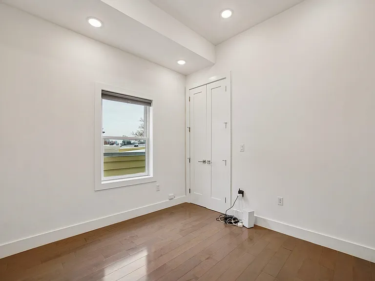 46 Carlton Ave #B — Photo 17
