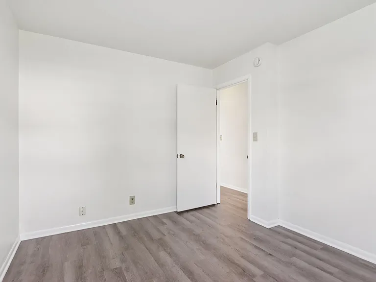 1933 S 72nd St #1933 — Photo 18