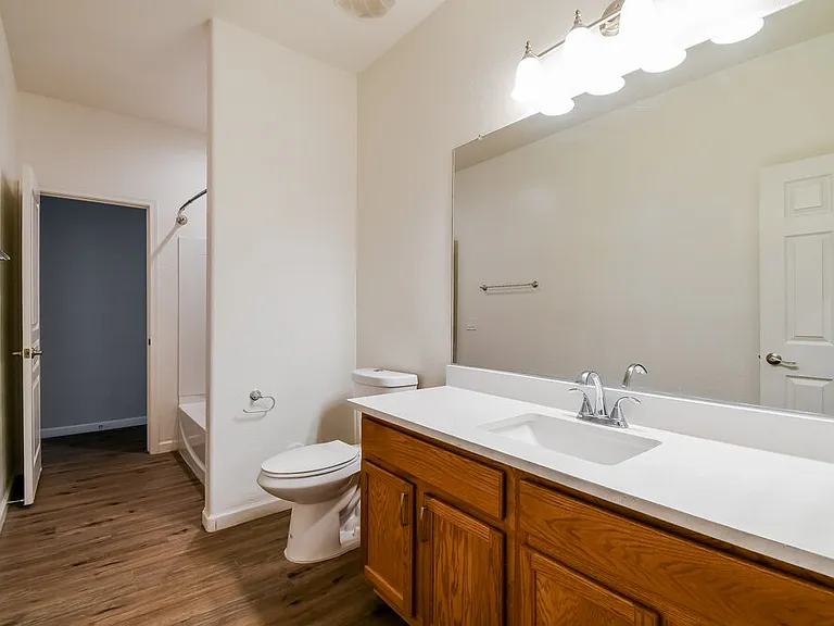 1062 E Nickleback St — Photo 11