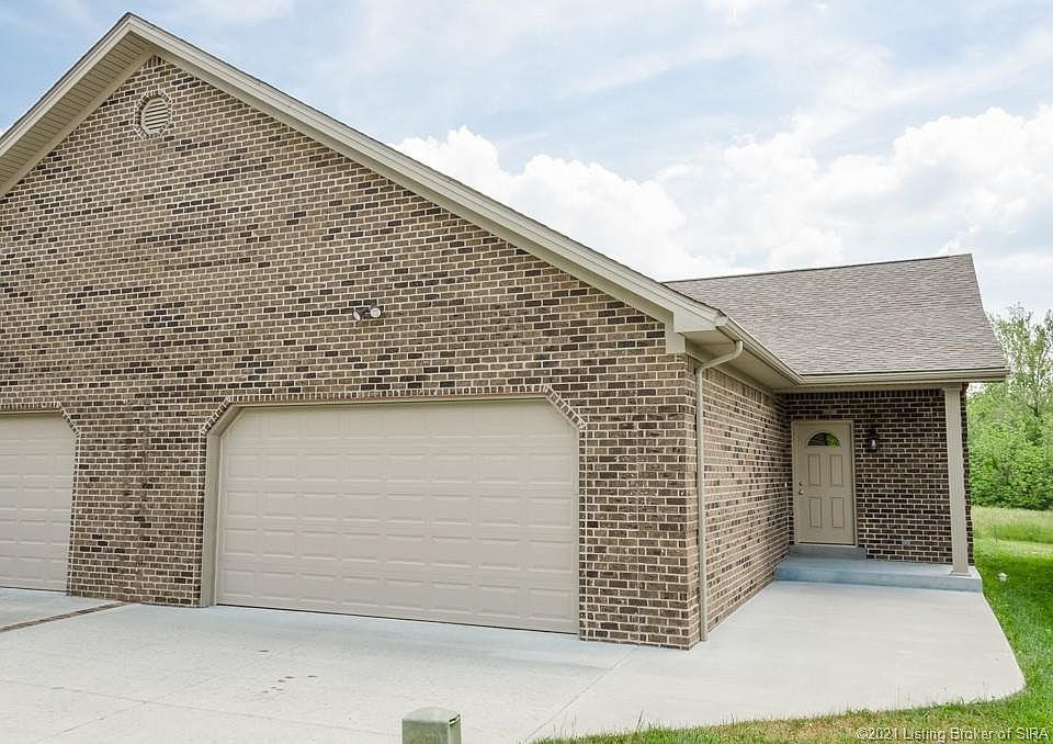 1st image of 104 Spruce Ct