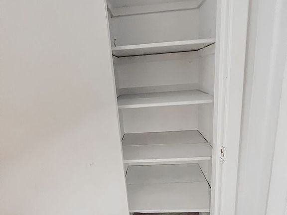 5th image of 701 Oaklawn St APT 1