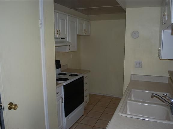 3rd image of 1070 W Calle De Las Estrellas APT 3