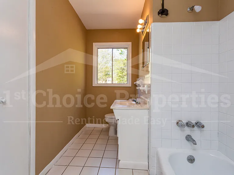 1332 Lake Ln NE — Photo 16