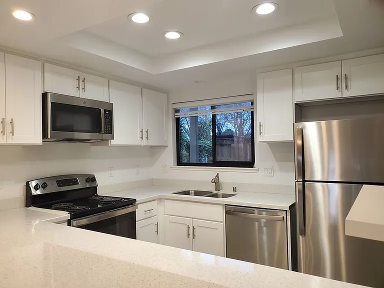 1001 Villa Maria Ct — Photo 2
