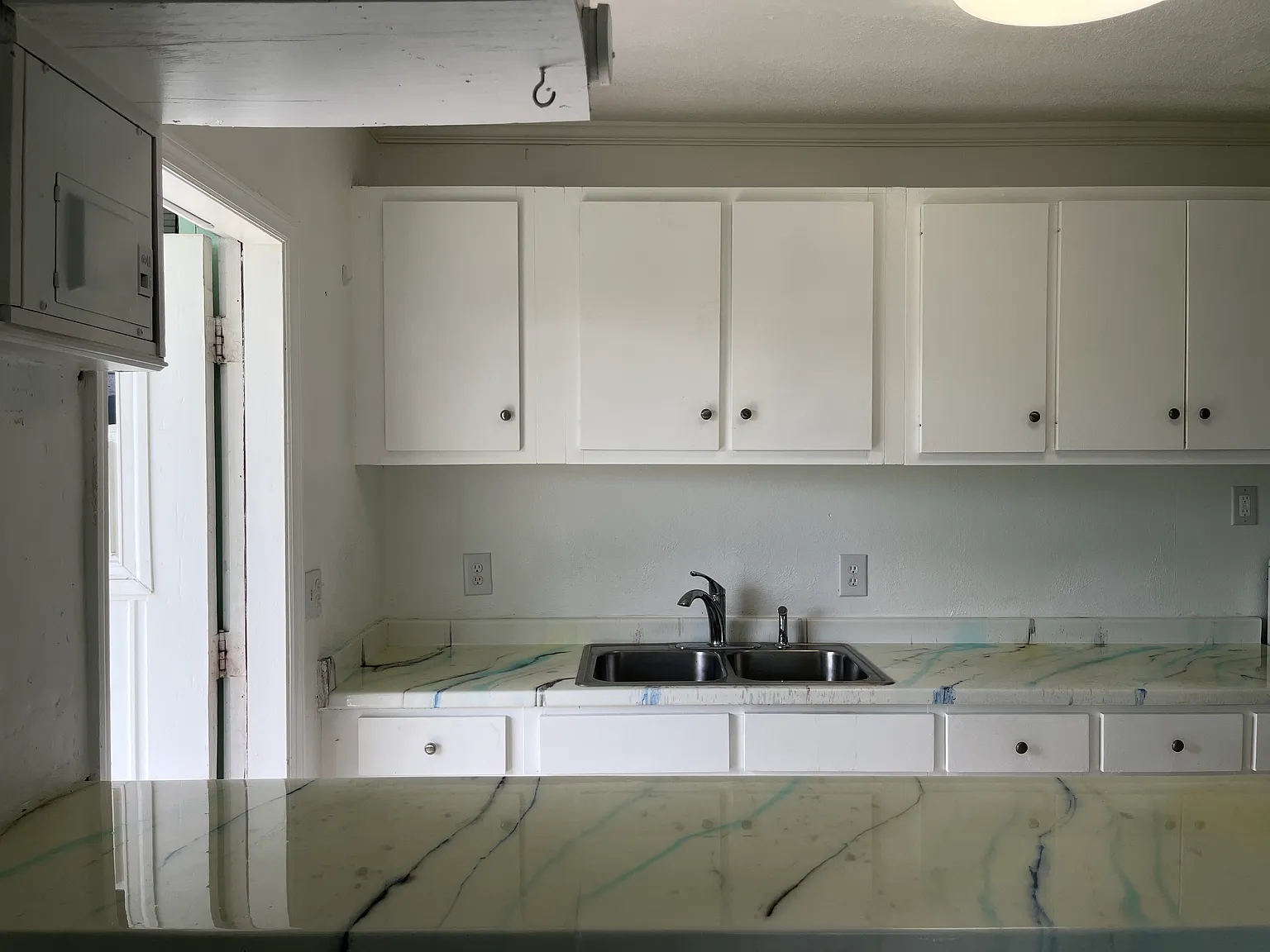 1 bed, 550 sqft, $1,300 — Photo 2