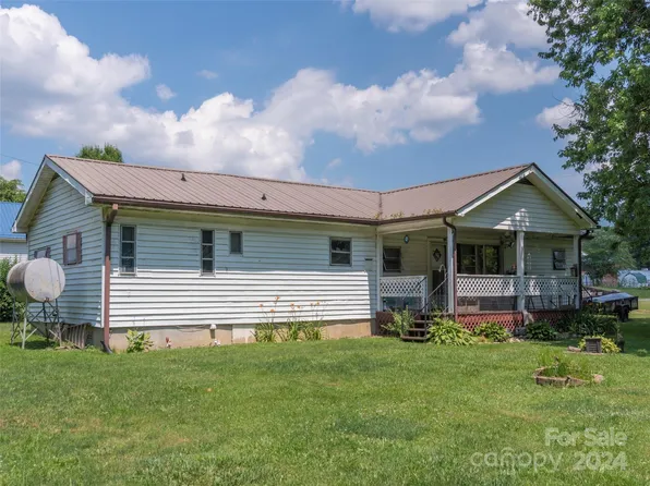 62 Dandy Lyon Ln, Canton, NC 28716