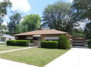 W170N8438 Lloyd Ave, Menomonee Falls, WI 53051