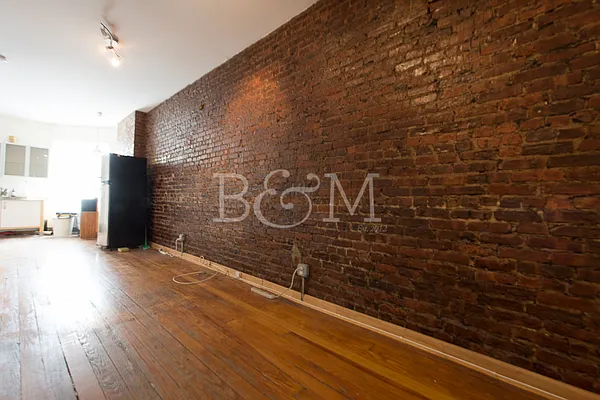 Rented by Brick&Mortar | media 21