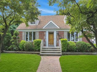 1 Lorraine Ct, Malverne, NY 11565
