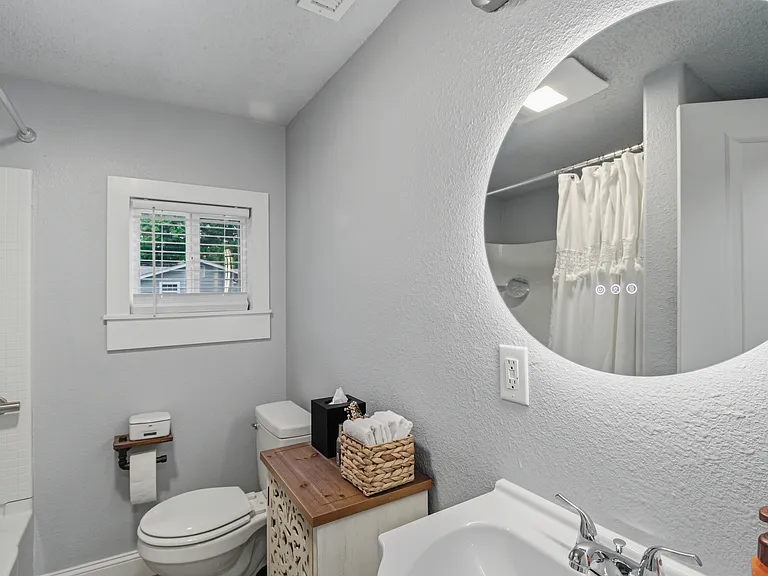 412 Charles Ave — Photo 2