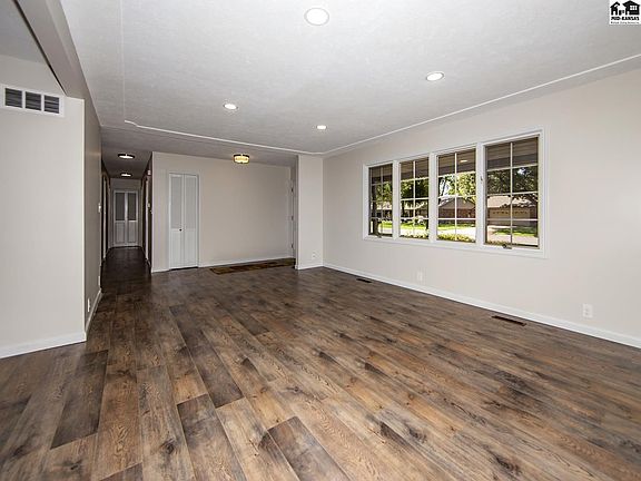 4th image of 2706 Pama Lou Ave