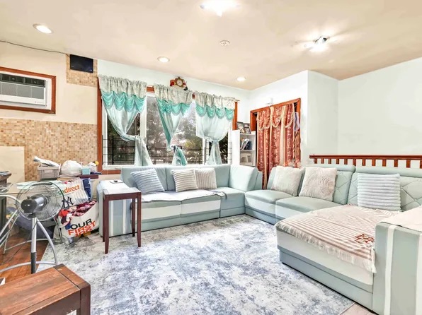 150-12 109th Avenue image 9 of 24