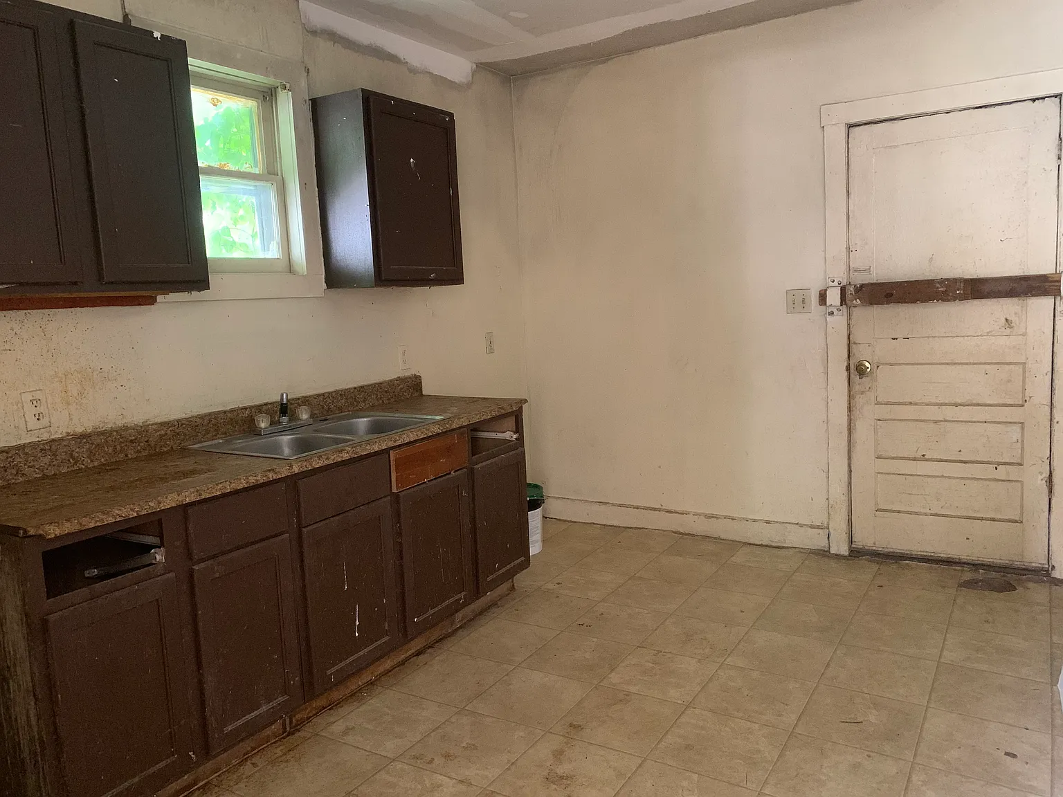 3 bed, $845 — Photo 3