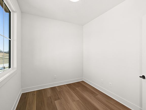 5th image of 890 Hamilton Rd