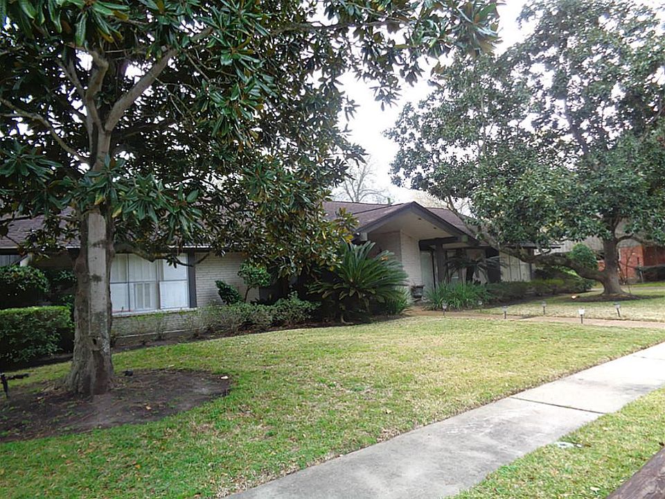 1st image of 9619 Cedarhurst Dr