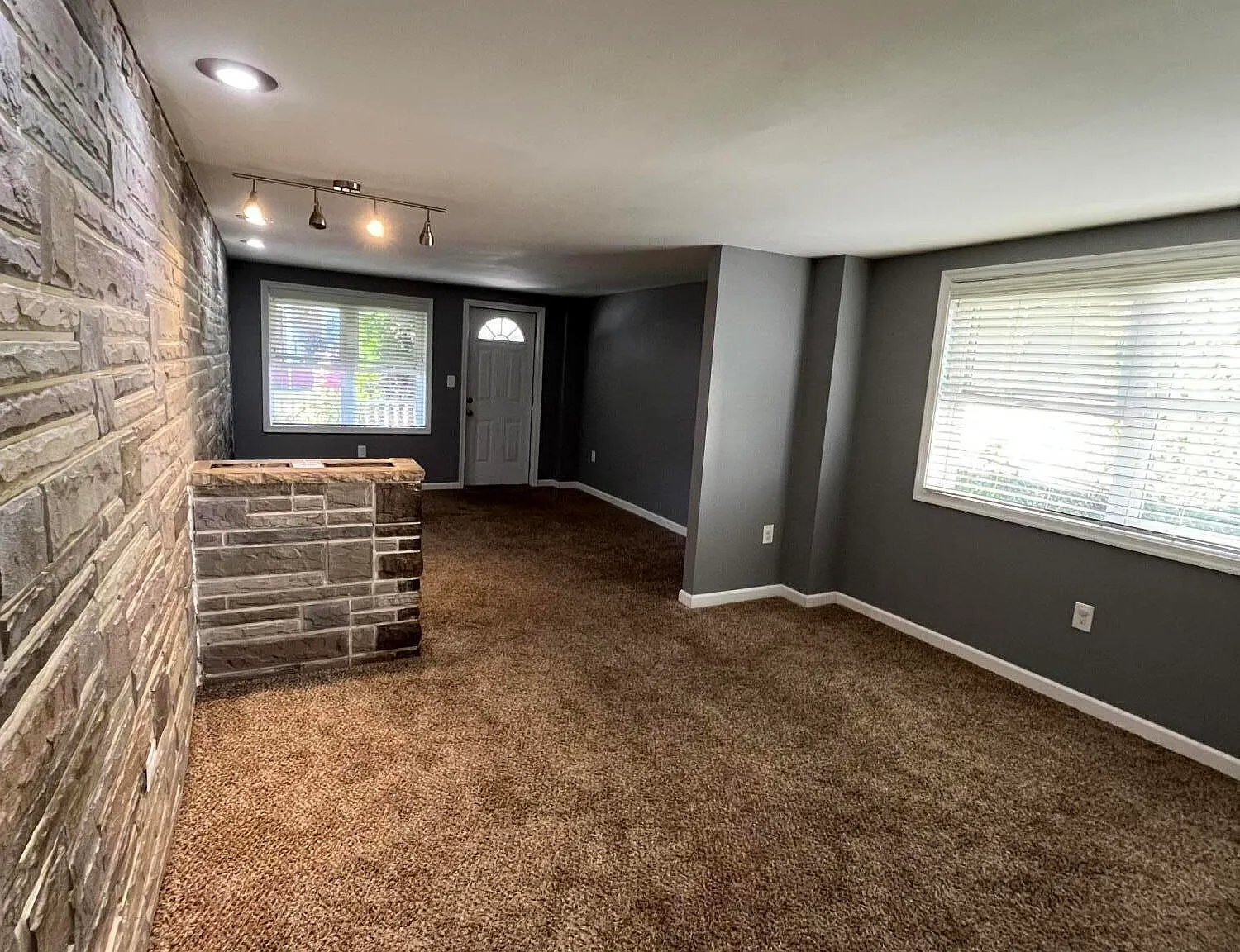 2 bed, 1.0 bath, 1030 sqft, $1,200 — Photo 3