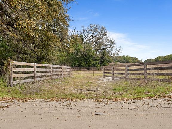 4th image of 464 NE Morning Glory Rd.