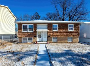 2421 N Division St, Davenport, IA 52804