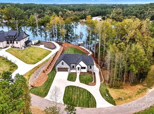 5764 Lake Pointe Dr, Hickory, NC 28630
