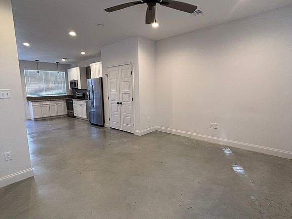 4th image of 305 Ella St