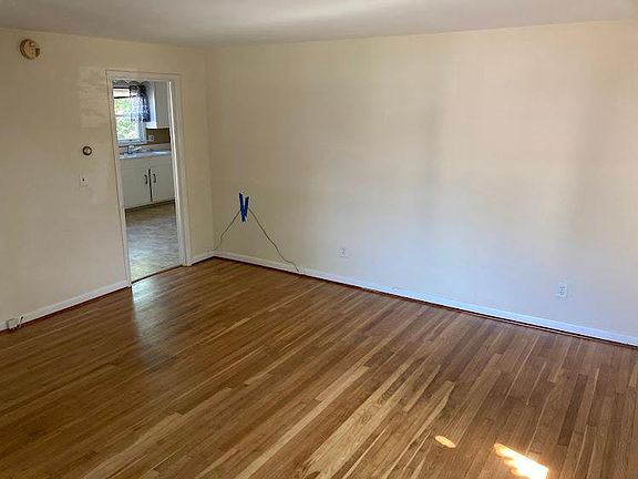 4th image of 35 Hanford Ave