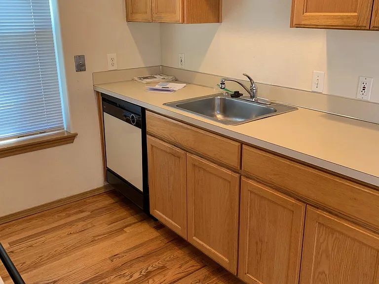 720 E Hereford St — Photo 2