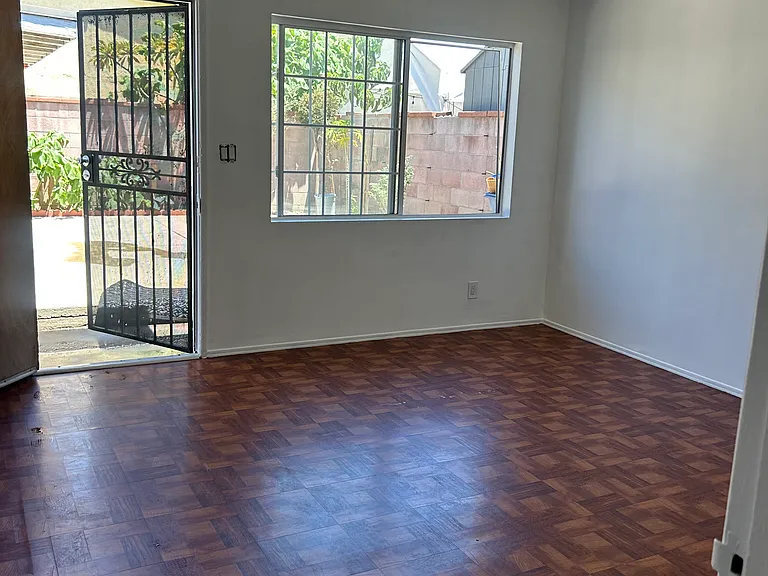 704 Leonard Ave #A — Photo 4