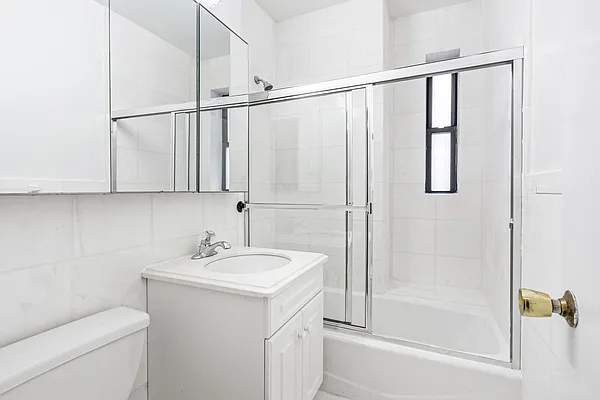 Rented by Anchor Associates | media 20