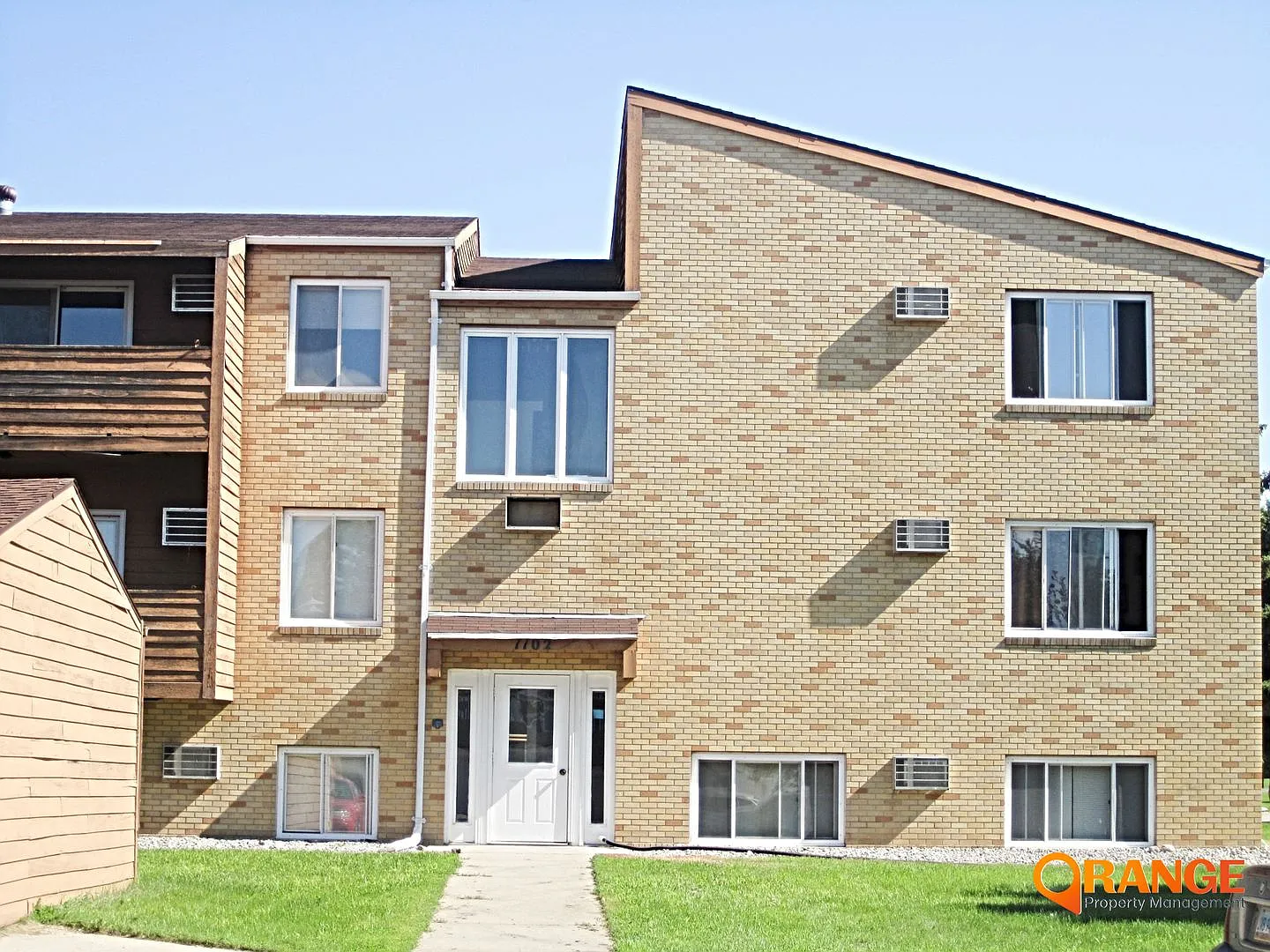 Loy Apartments — Photo 2