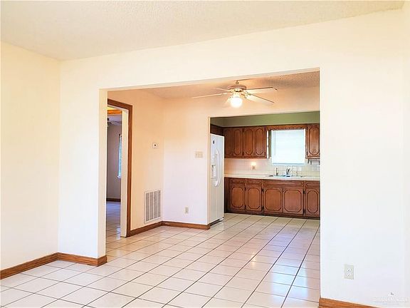 4th image of 1002 E Kuhn St
