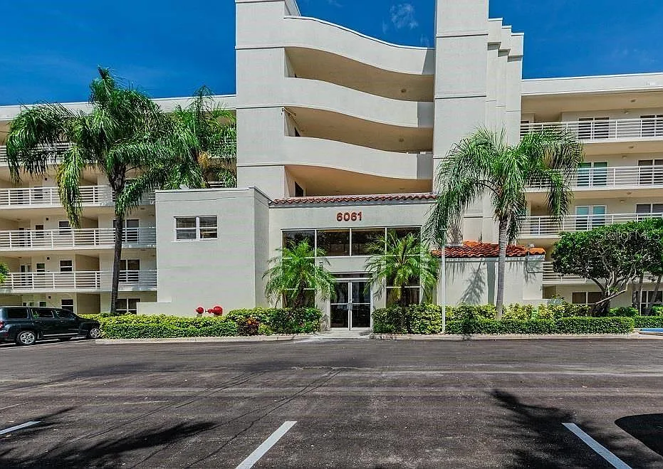 2 bed, 2.0 bath, 1150 sqft, $7,530 — Photo 2