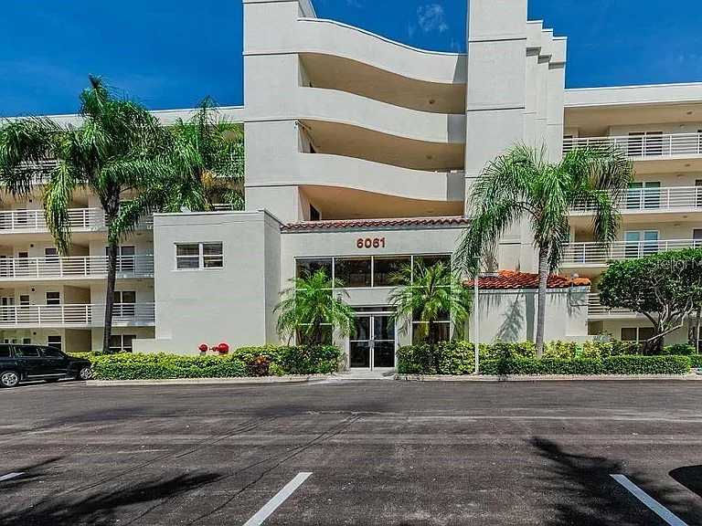 6061 Bahia Del Mar Cir #448 — Photo 2