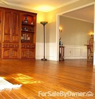 Living Room
						:
						Hardwood Floors