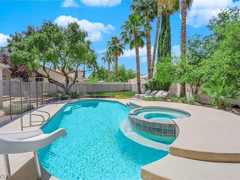 8112 Tropic Isle Cir — Photo 42