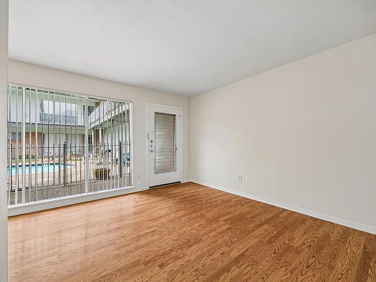 3703 Roseland St #3 — Photo 2