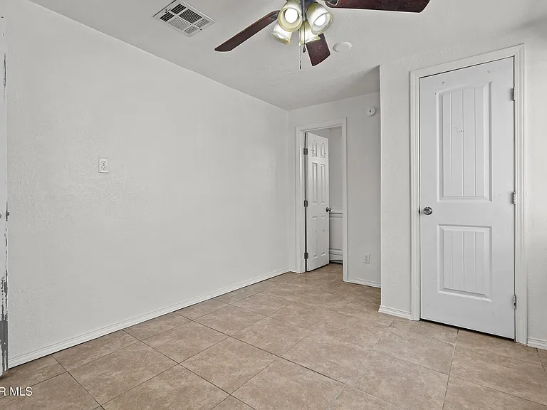 209 N Seville Dr #B — Photo 5