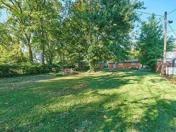 4th image of 3917 N Hawthorne Ln