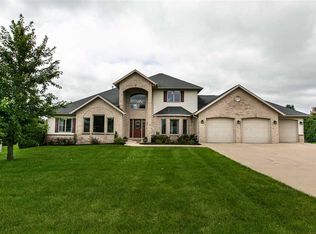 2149 Palmer Dr, Dubuque, IA 52002