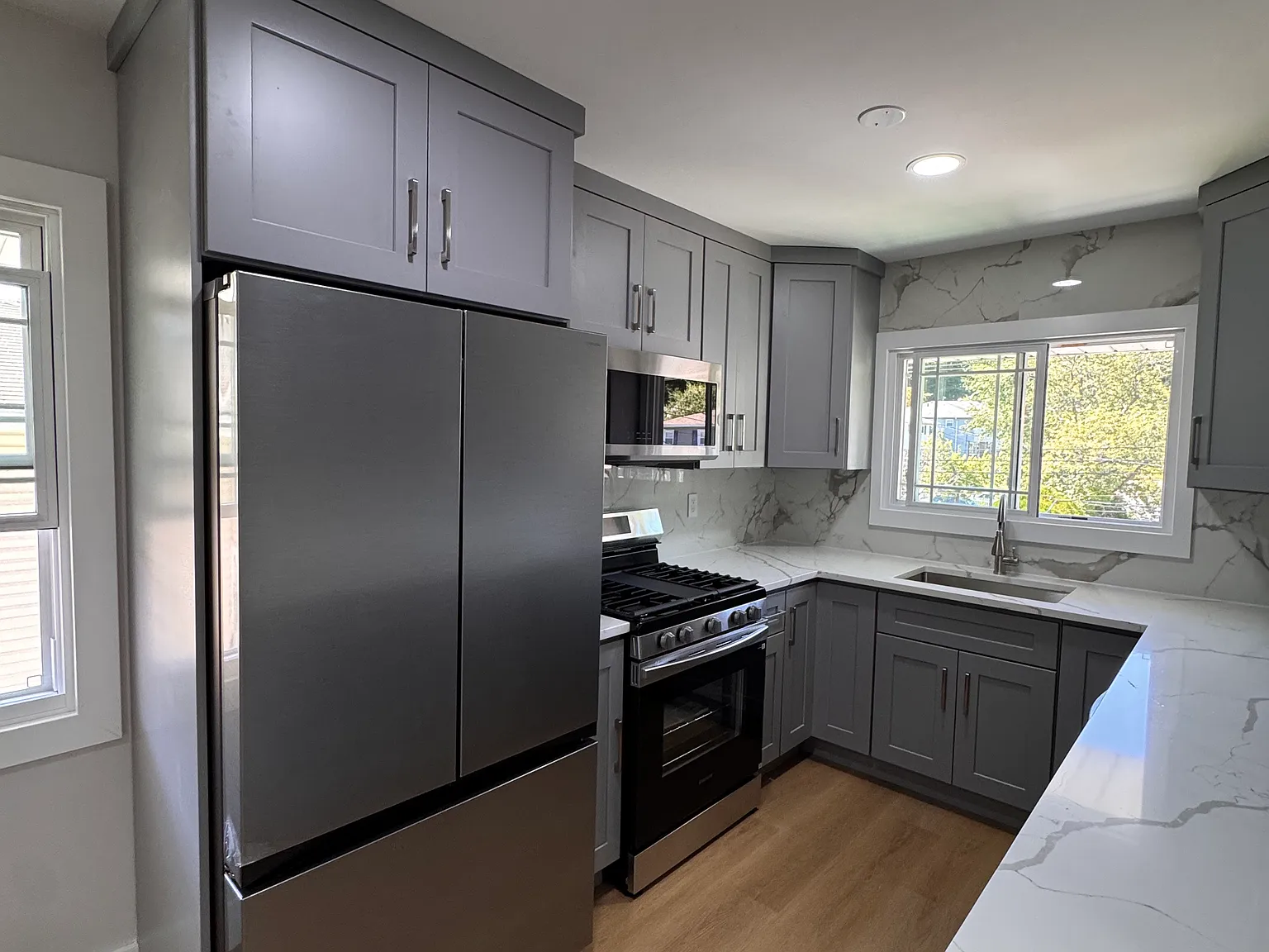 3 bed, 1300 sqft, $3,800 — Photo 2