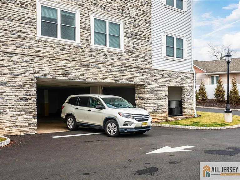 1025 Raritan Rd #201 — Photo 3