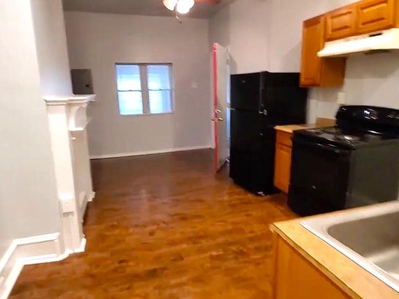 4th image of 4944 Aspen St