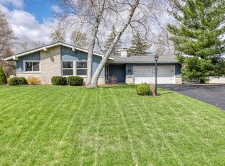 W155N5445 Balsam Dr, Menomonee Falls, WI 53051
